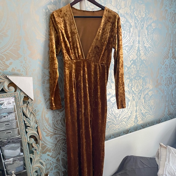 Gold velvet maxi dress - Picture 1 of 5